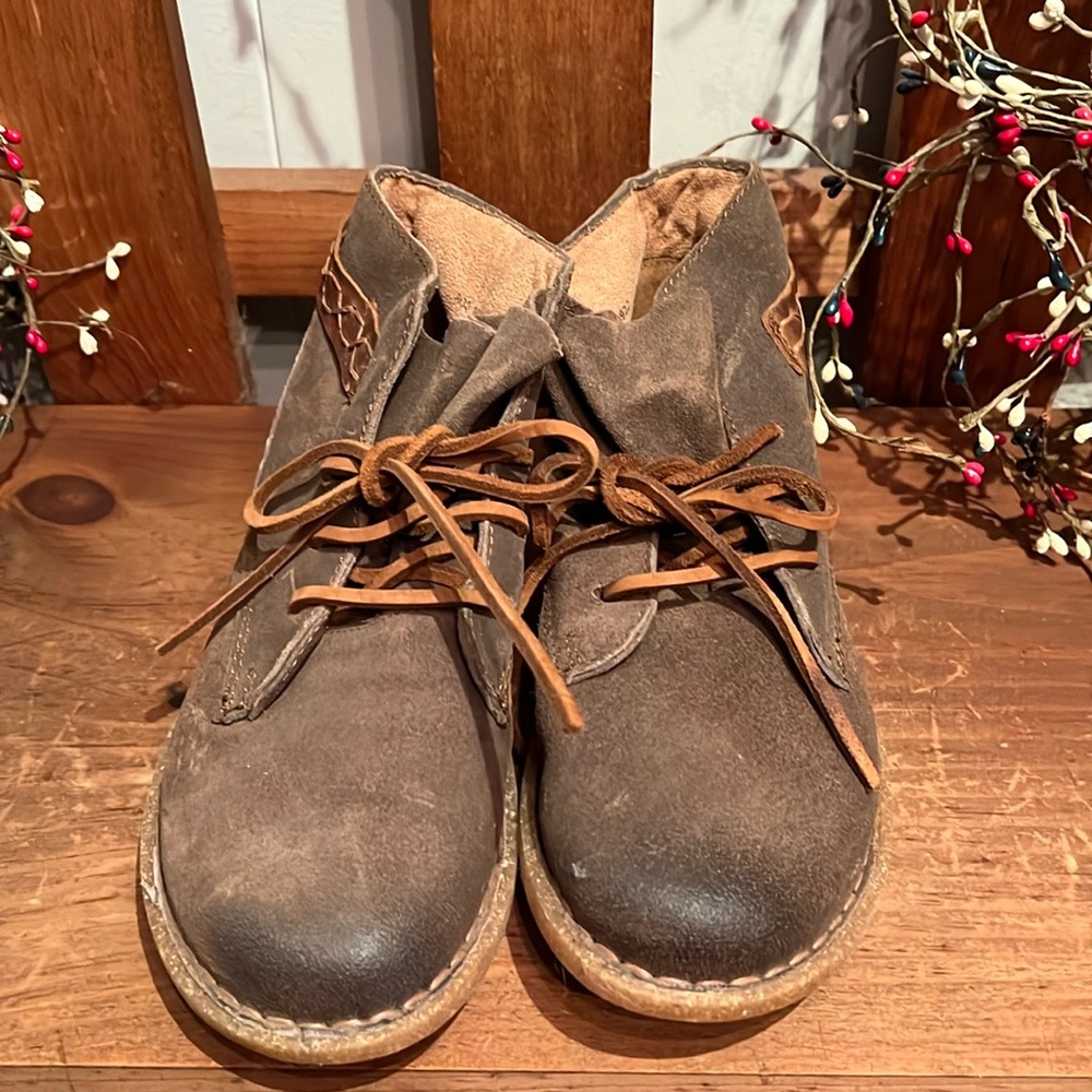 NWOT Born booties with ties! Perfect!